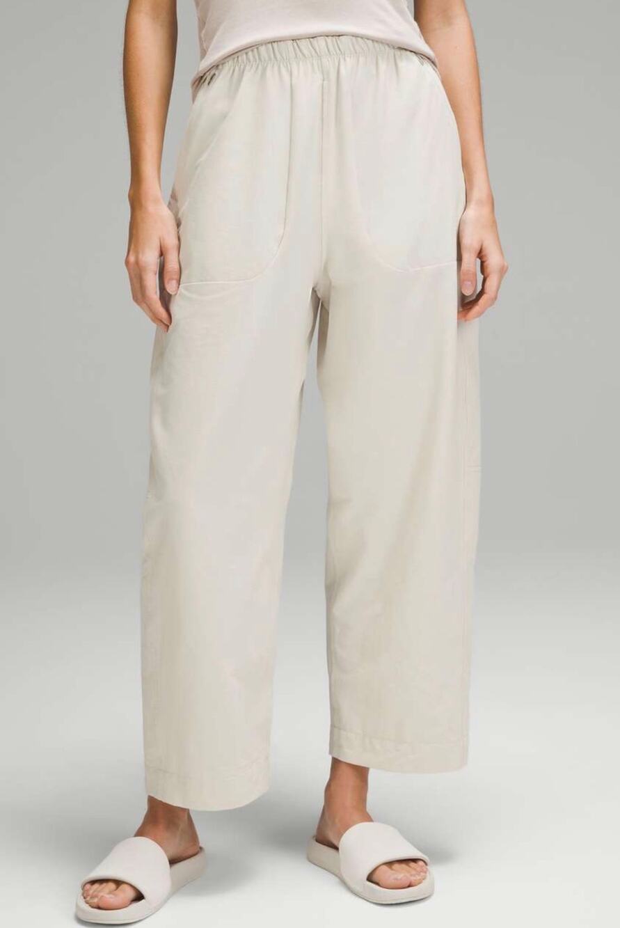 Lululemon Plus Lightweight Mid-Rise Barrel-Leg Cropped Pant in Bone Size 14